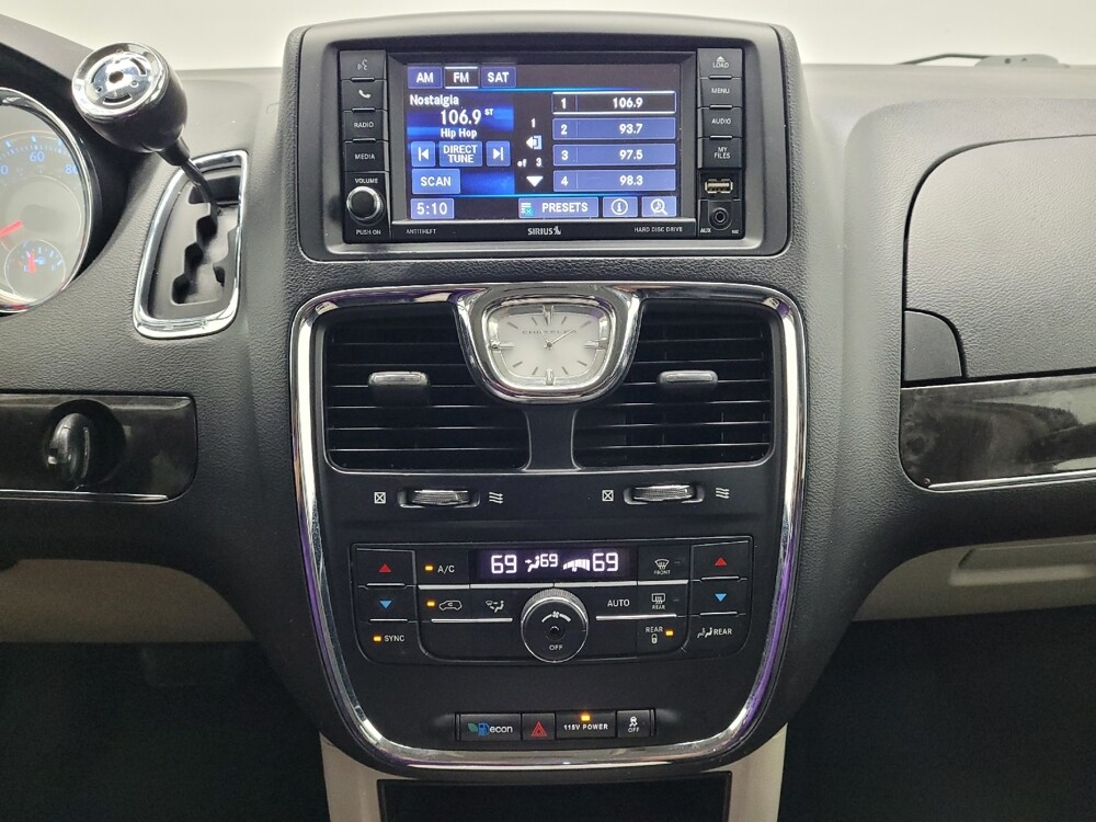 2016 Chrysler Town & Country in Las Vegas, NV 89104 - 18083178 25