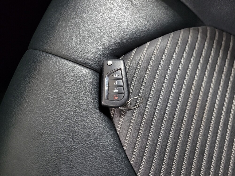 2019 Toyota Camry in Allentown, PA 18103 - 18083187 32