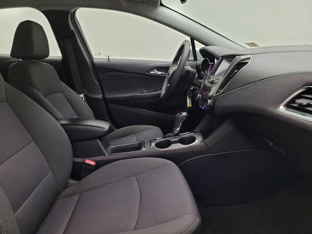 2019 Chevrolet Cruze in Midlothian, IL 60445 - 18083264 21