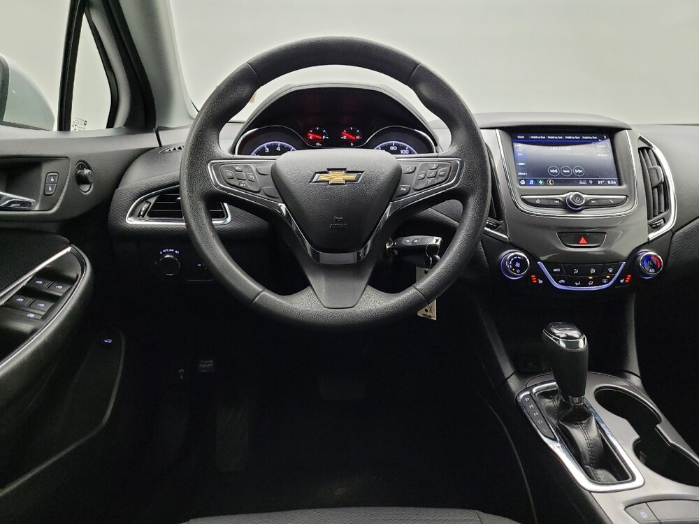 2019 Chevrolet Cruze in Midlothian, IL 60445 - 18083264 22