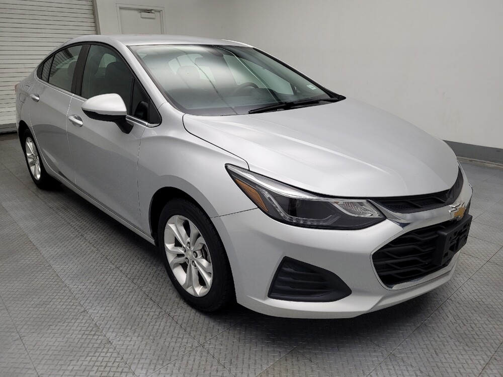 2019 Chevrolet Cruze in Midlothian, IL 60445 - 18083264 13