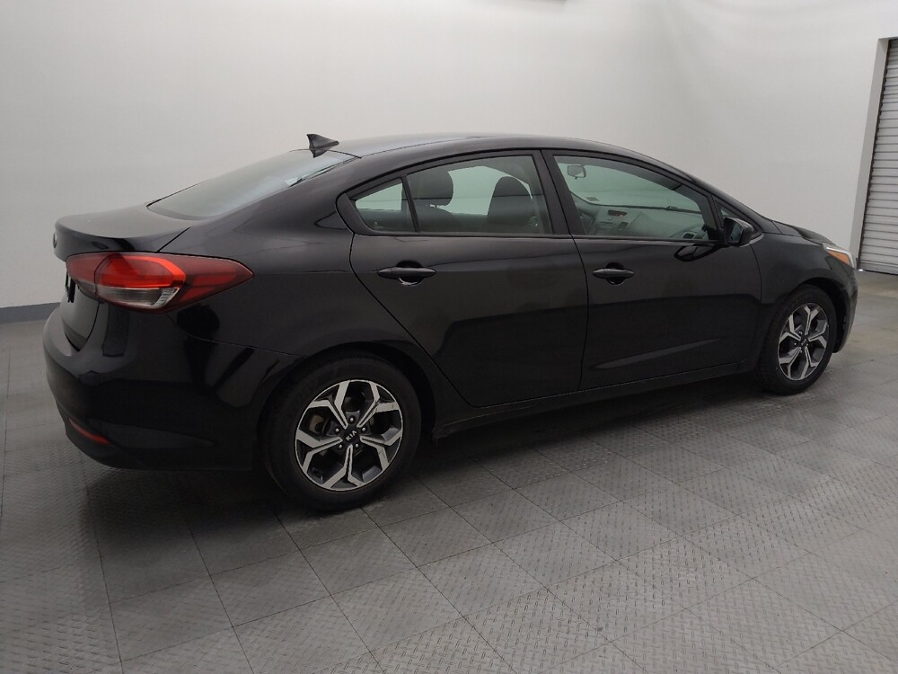 2017 Kia Forte in San Antonio, TX 78238 - 18083281 10