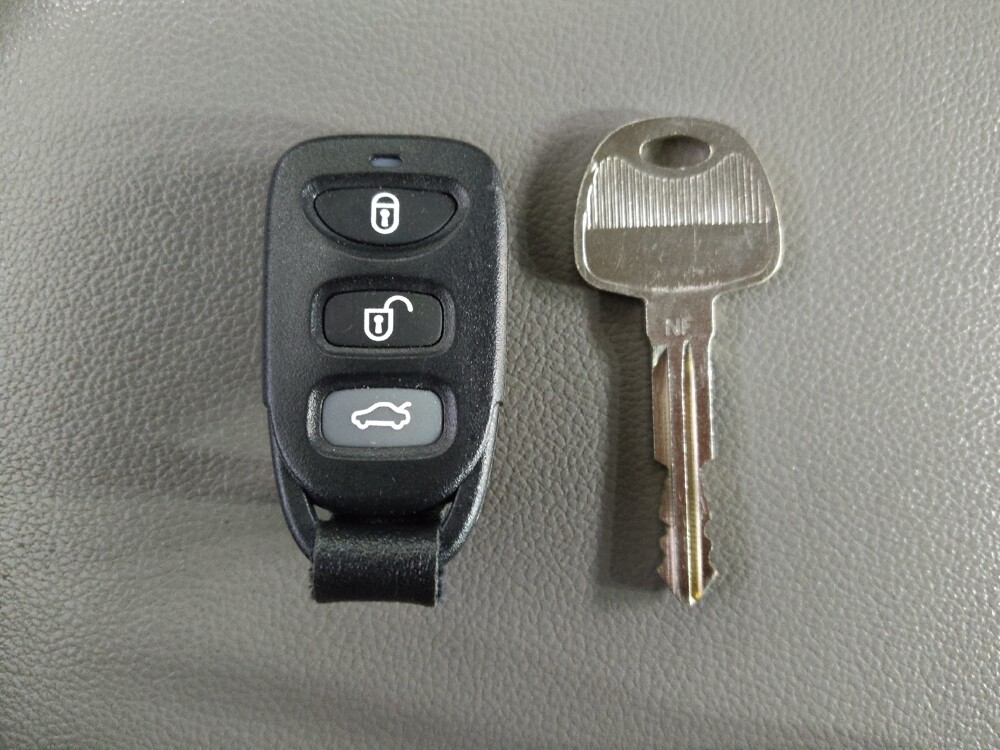 2017 Hyundai Elantra in Gastonia, NC 28056 - 18083284 32