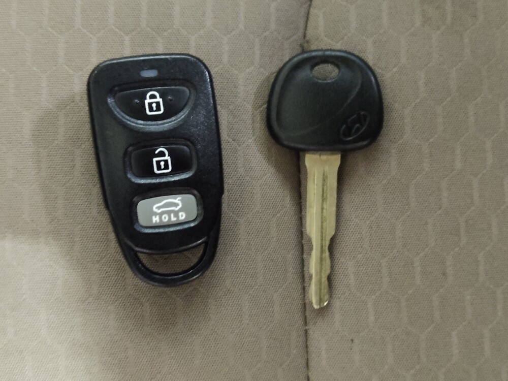 2019 Hyundai Elantra in Greensboro, NC 27407 - 18083329 32