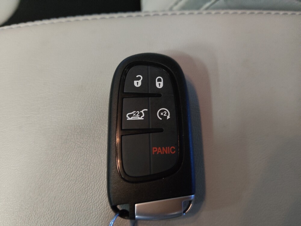 2020 Jeep Cherokee in Tampa, FL 33619 - 18083332 32