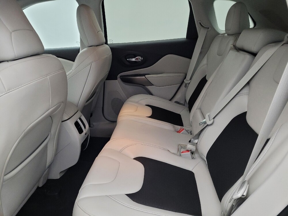 2020 Jeep Cherokee in Tampa, FL 33619 - 18083332 18