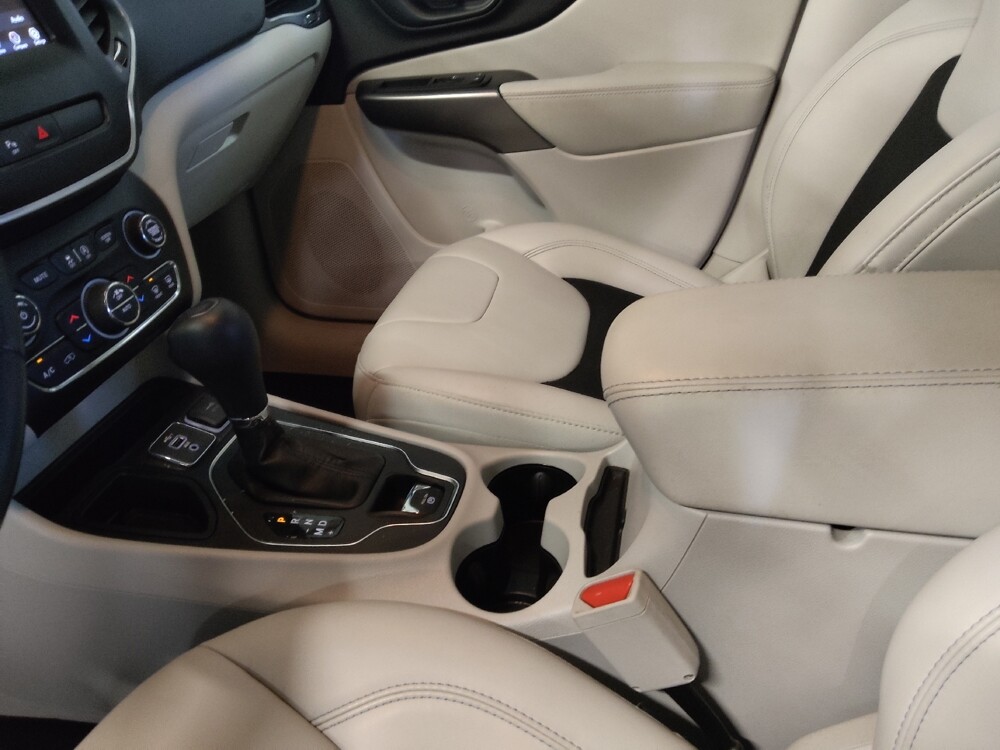 2020 Jeep Cherokee in Tampa, FL 33619 - 18083332 26