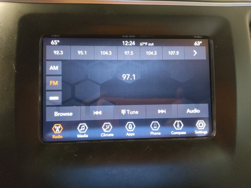 2020 Jeep Cherokee in Tampa, FL 33619 - 18083332 25