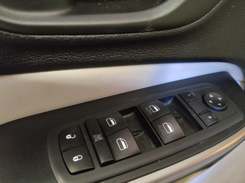 2020 Jeep Cherokee in Tampa, FL 33619 - 18083332 27