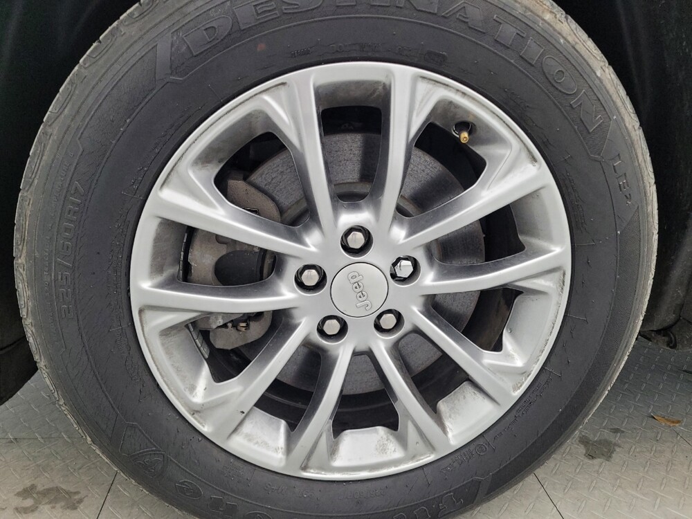 2020 Jeep Cherokee in Tampa, FL 33619 - 18083332 31