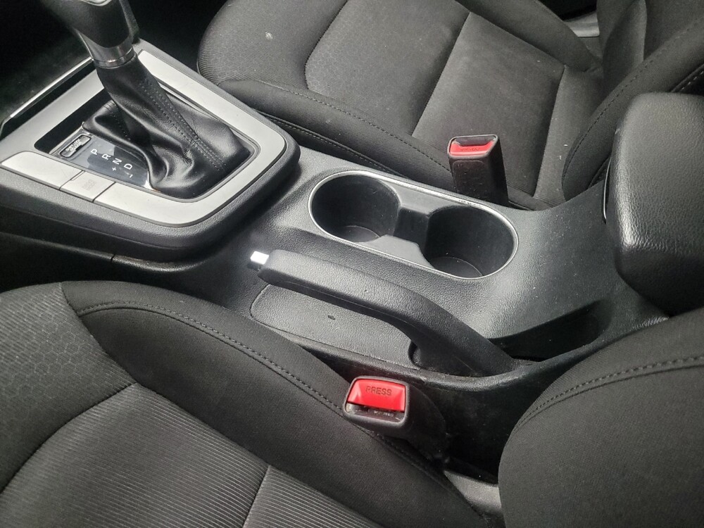 2018 Hyundai Elantra in Indianapolis, IN 46222 - 18083421 26