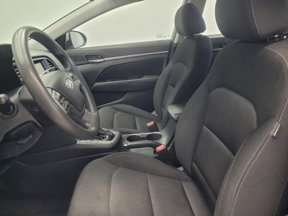 2018 Hyundai Elantra in Indianapolis, IN 46222 - 18083421 17
