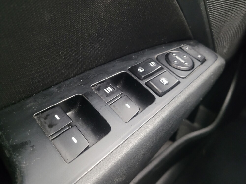 2018 Hyundai Elantra in Indianapolis, IN 46222 - 18083421 27