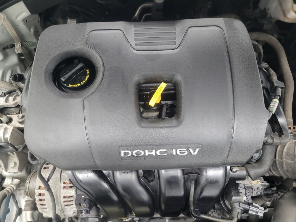 2018 Hyundai Elantra in Indianapolis, IN 46222 - 18083421 30