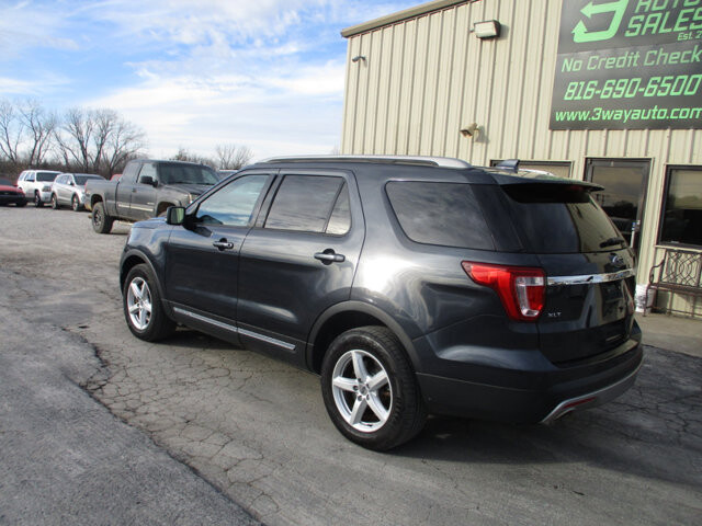 2017 Ford Explorer in Oak Grove, MO 64075 - 18083458 7