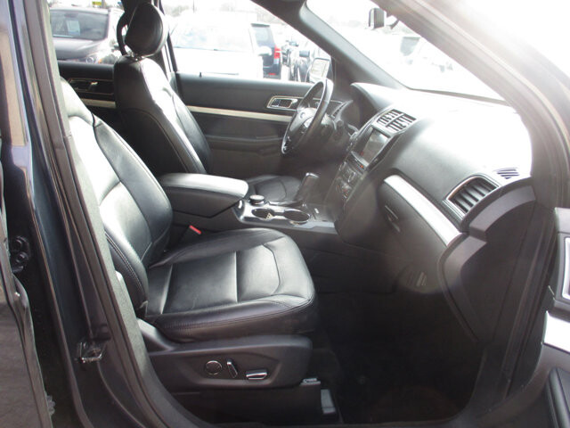 2017 Ford Explorer in Oak Grove, MO 64075 - 18083458 10