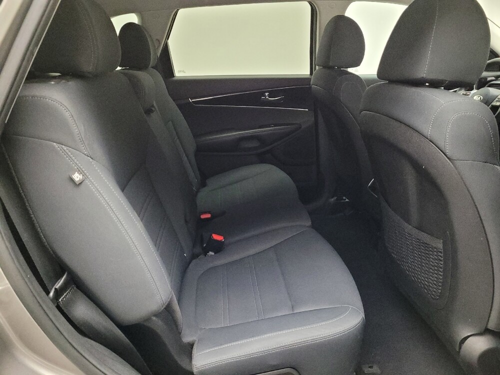 2019 Kia Sorento in Montclair, CA 91763 - 18083477 19