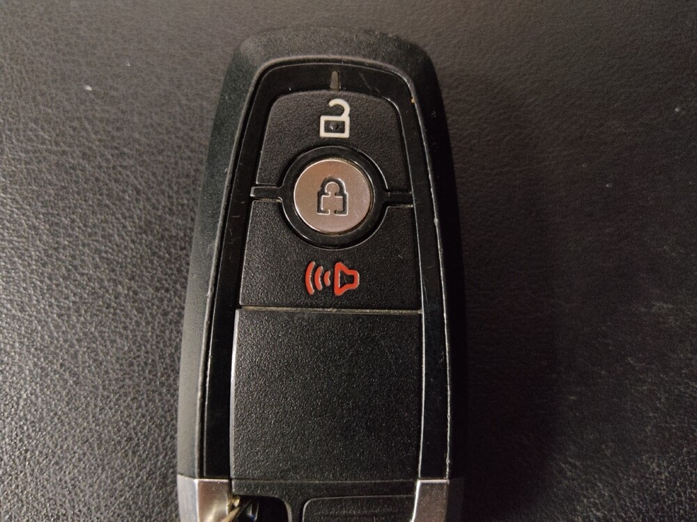 2017 Ford Edge in Marietta, GA 30062 - 18083501 32