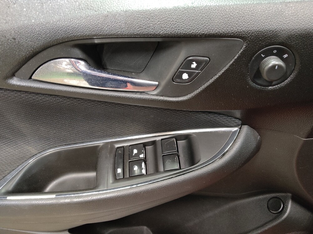 2017 Chevrolet Cruze in Lubbock, TX 79424 - 18083516 27