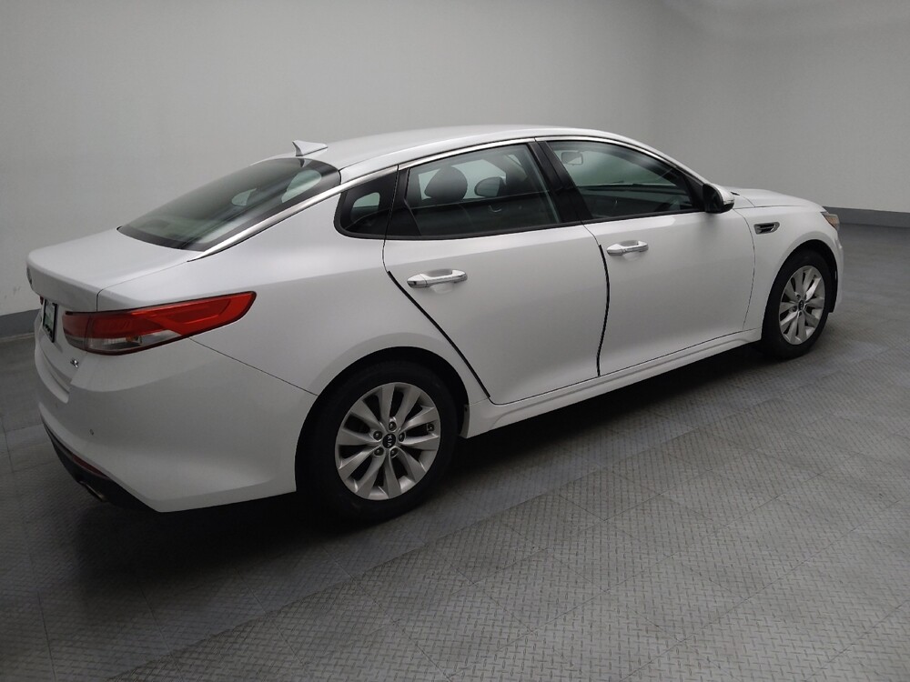 2018 Kia Optima in St. Louis, MO 63136 - 18083521 10