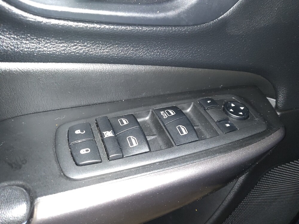 2019 Jeep Cherokee in Tampa, FL 33612 - 18083535 27