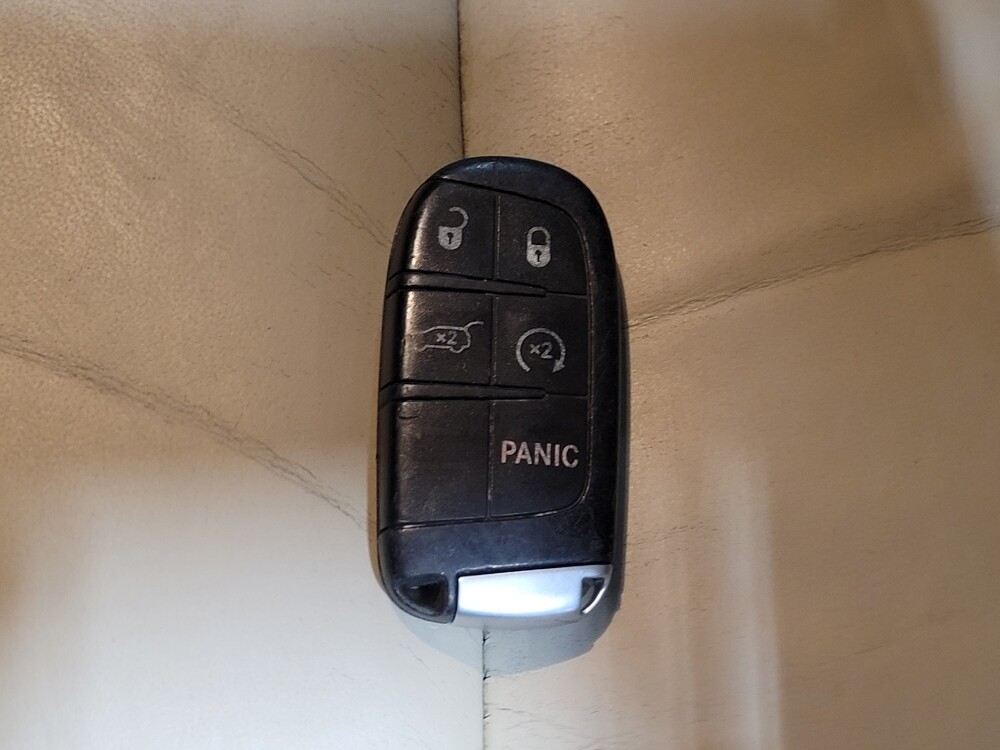 2016 Jeep Grand Cherokee in Knoxville, TN 37923 - 18083561 32