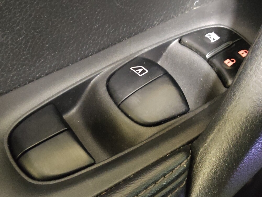 2018 Nissan Rogue Sport in Greenville, SC 29607 - 18083577 27