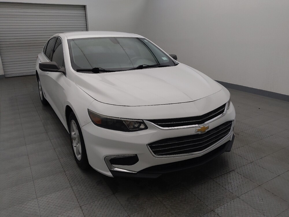 2018 Chevrolet Malibu in Tyler, TX 75701 - 18083606 14