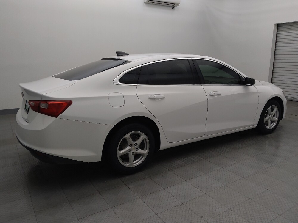 2018 Chevrolet Malibu in Tyler, TX 75701 - 18083606 10