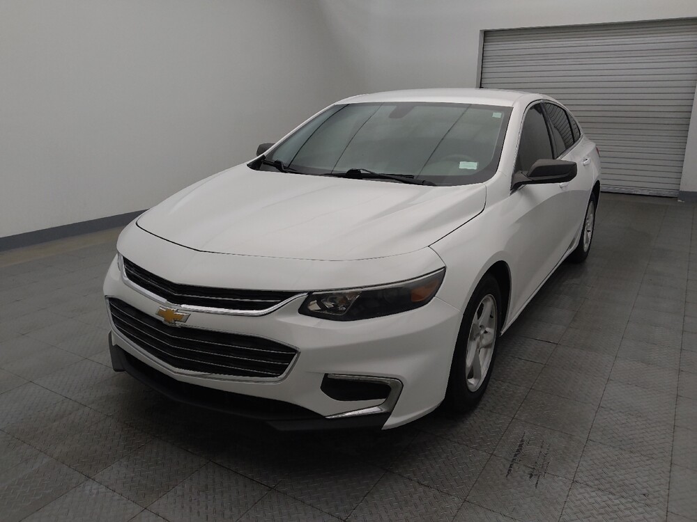 2018 Chevrolet Malibu in Tyler, TX 75701 - 18083606 15