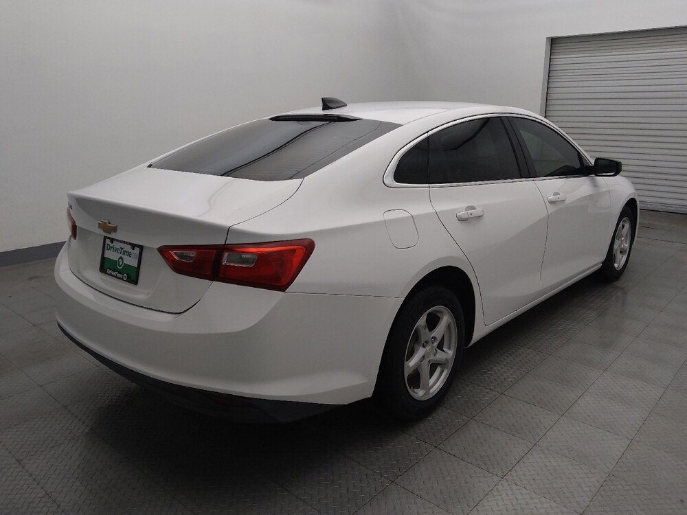 2018 Chevrolet Malibu in Tyler, TX 75701 - 18083606 9