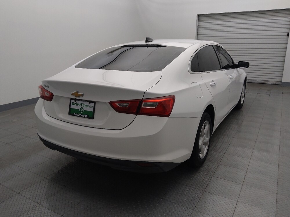 2018 Chevrolet Malibu in Tyler, TX 75701 - 18083606 7