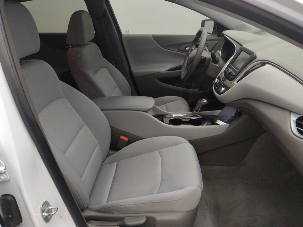 2018 Chevrolet Malibu in Tyler, TX 75701 - 18083606 21
