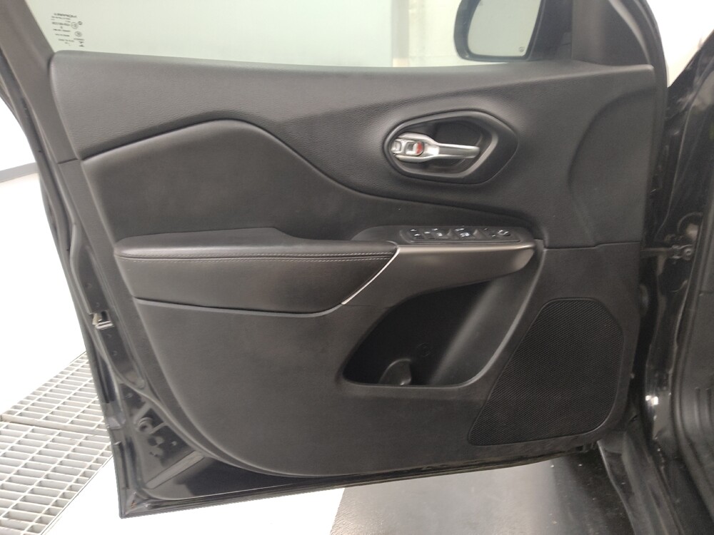 2019 Jeep Cherokee in St. Louis, MO 63125 - 18083624 27