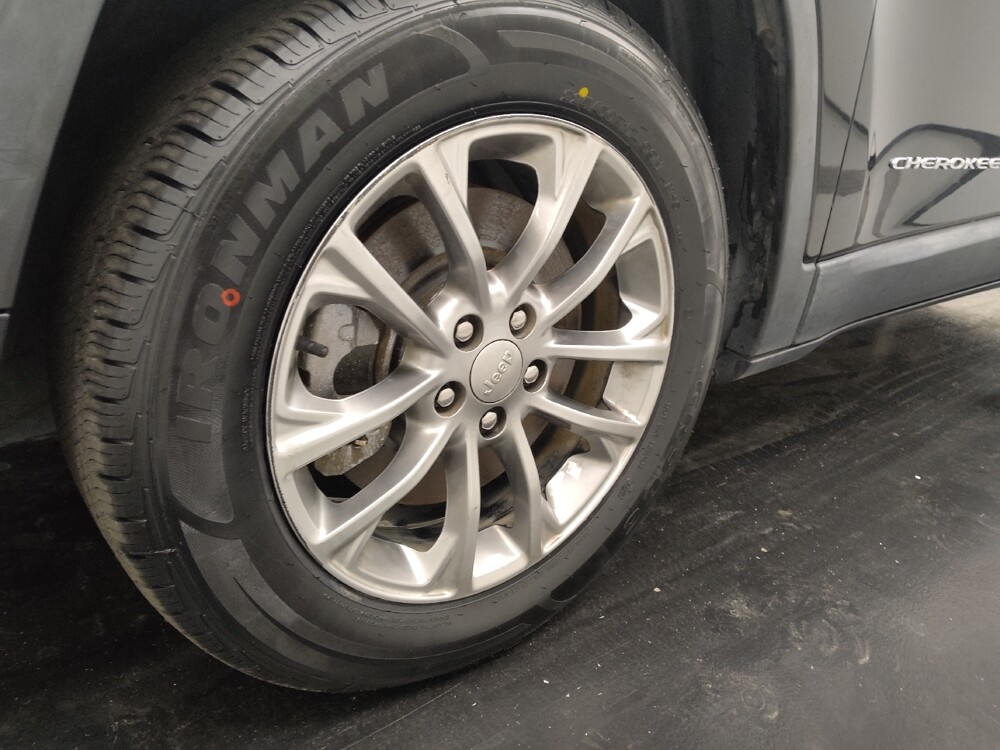 2019 Jeep Cherokee in St. Louis, MO 63125 - 18083624 31