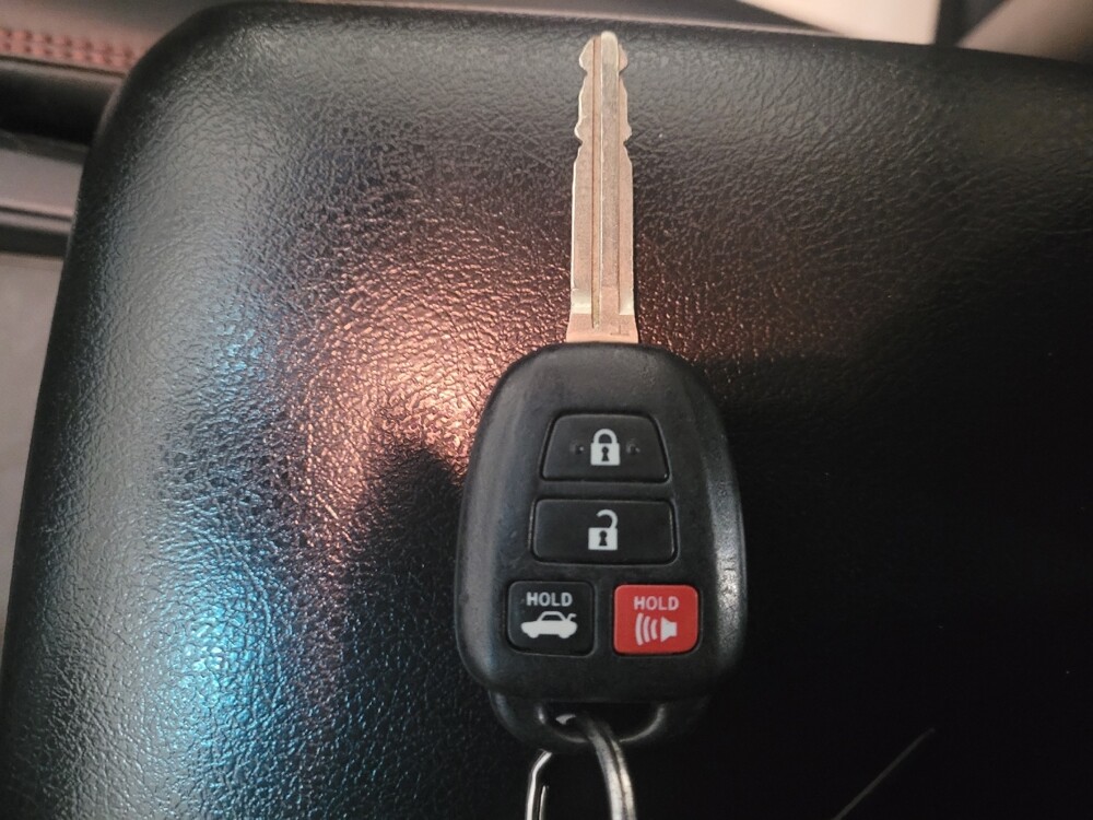 2016 Toyota Camry in Pittsburgh, PA 15236 - 18083635 32