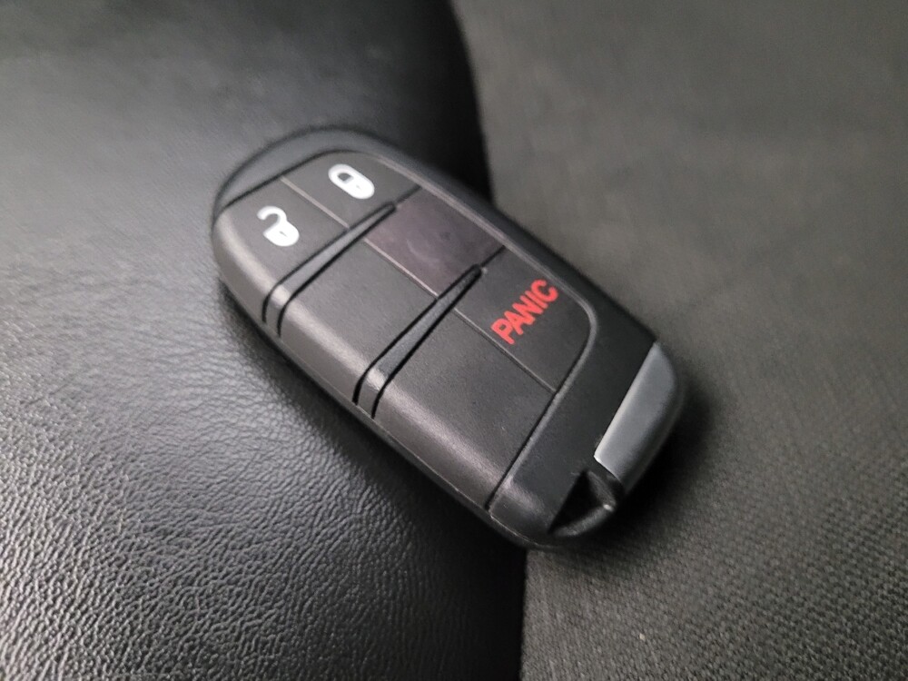 2019 Jeep Cherokee in Phoenix, AZ 85015 - 18083686 32