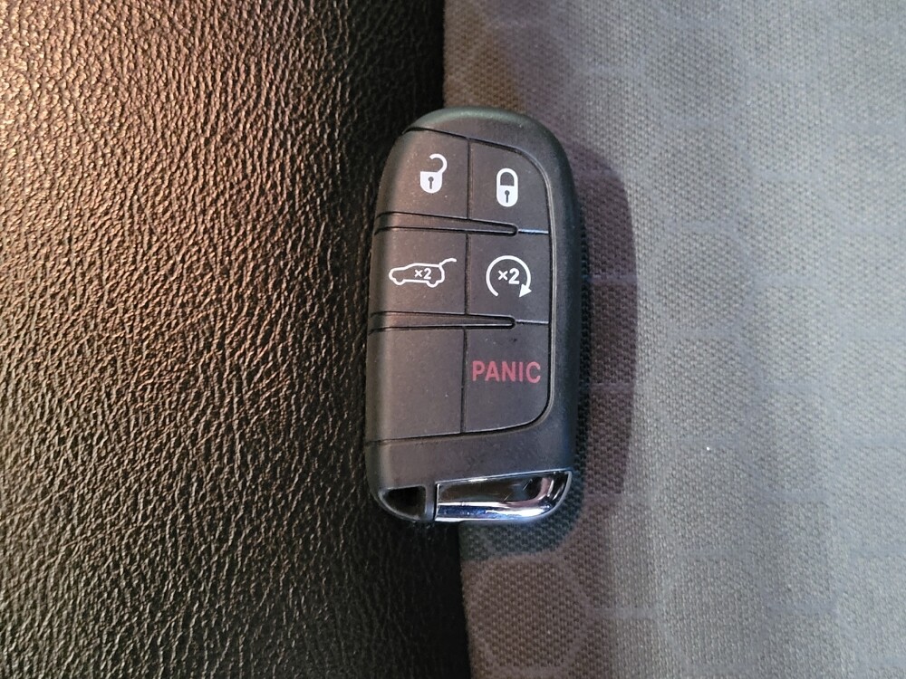 2018 Jeep Compass in Ocala, FL 34471 - 18083690 32