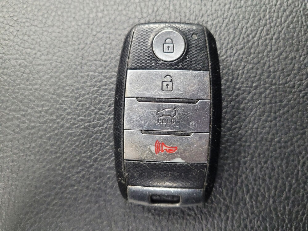 2018 Kia Sorento in Morrow, GA 30260 - 18083695 32