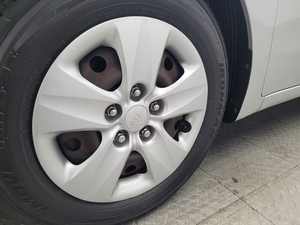 2017 Kia Forte in Savannah, GA 31419 - 18083713 31