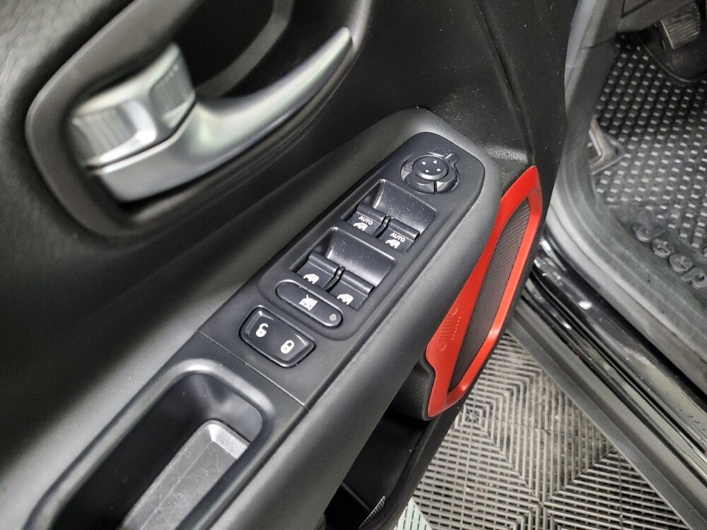 2017 Jeep Renegade in Pittsburgh, PA 15237 - 18083788 27