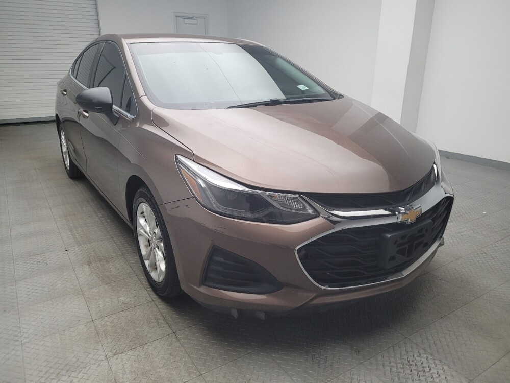 2019 Chevrolet Cruze in Grand Rapids, MI 49508 - 18083794 13