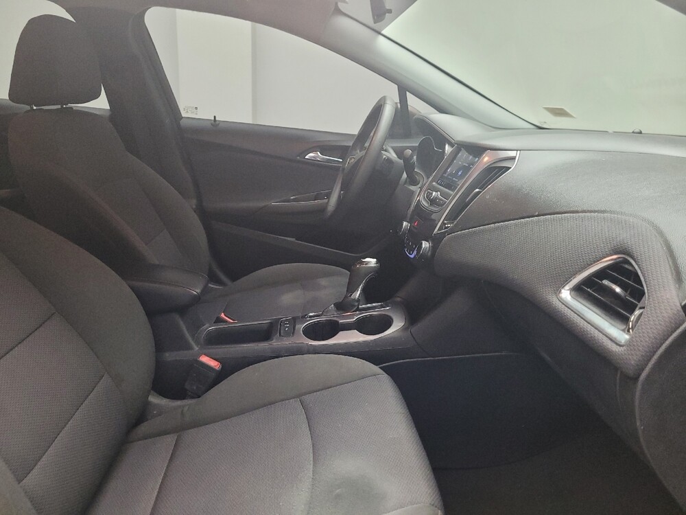 2019 Chevrolet Cruze in Grand Rapids, MI 49508 - 18083794 21
