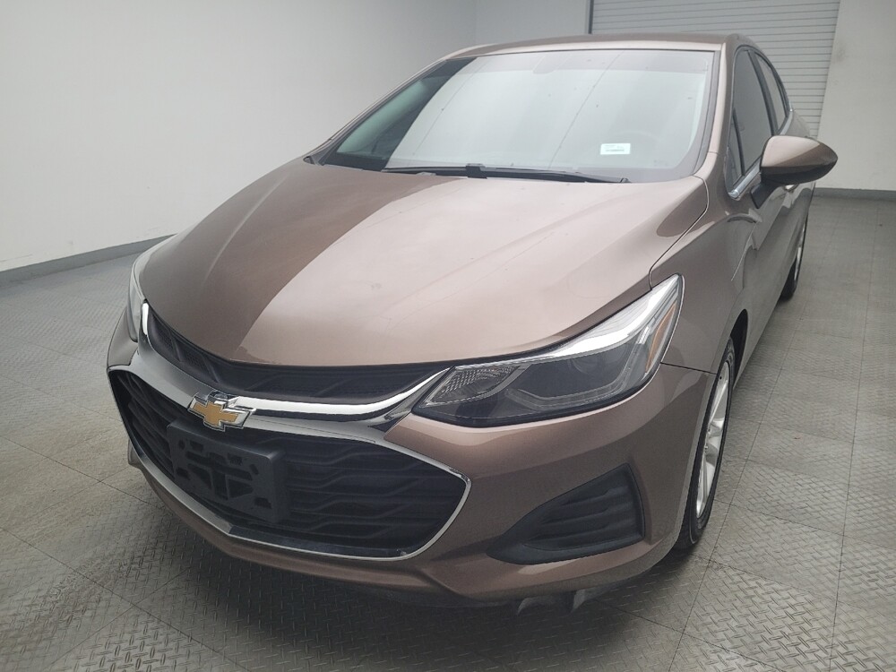 2019 Chevrolet Cruze in Grand Rapids, MI 49508 - 18083794 15