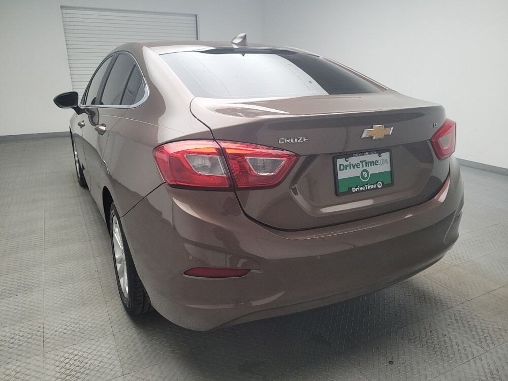 2019 Chevrolet Cruze in Grand Rapids, MI 49508 - 18083794 6