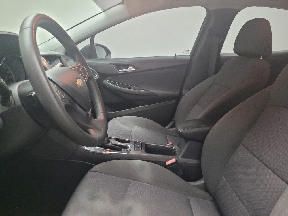 2019 Chevrolet Cruze in Grand Rapids, MI 49508 - 18083794 17