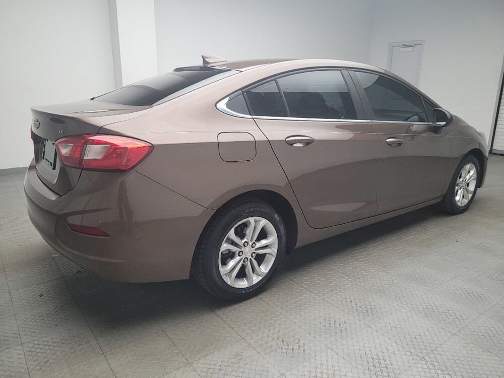 2019 Chevrolet Cruze in Grand Rapids, MI 49508 - 18083794 10