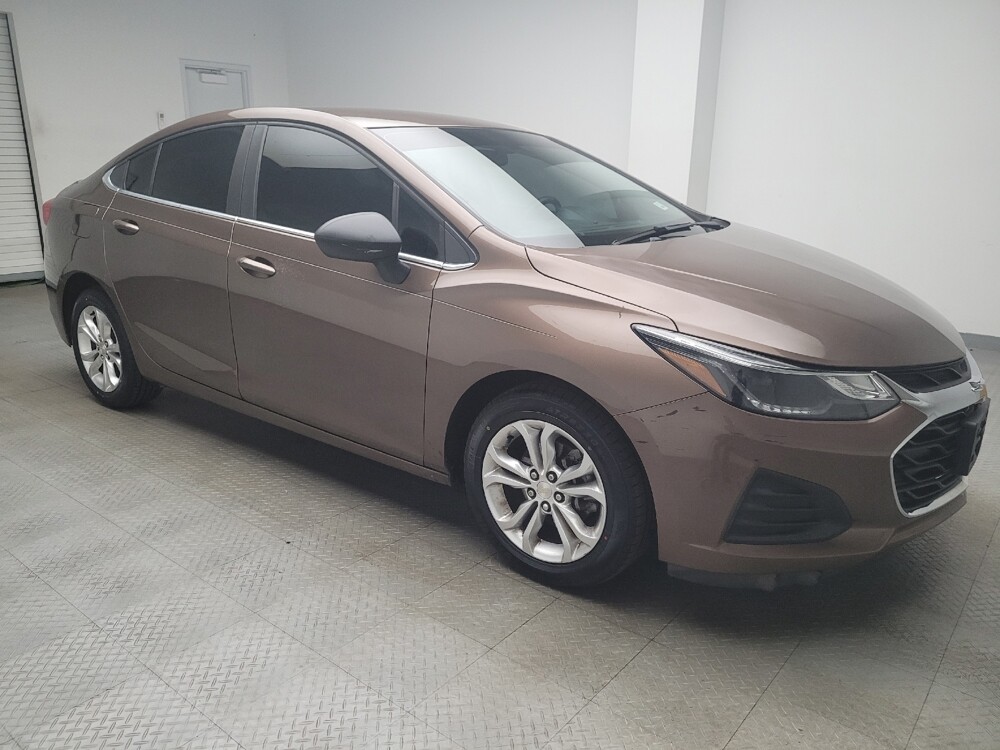 2019 Chevrolet Cruze in Grand Rapids, MI 49508 - 18083794 11