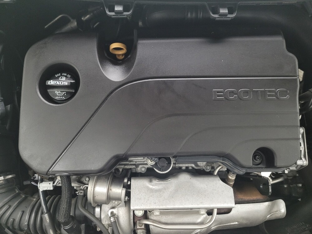 2019 Chevrolet Cruze in Grand Rapids, MI 49508 - 18083794 30