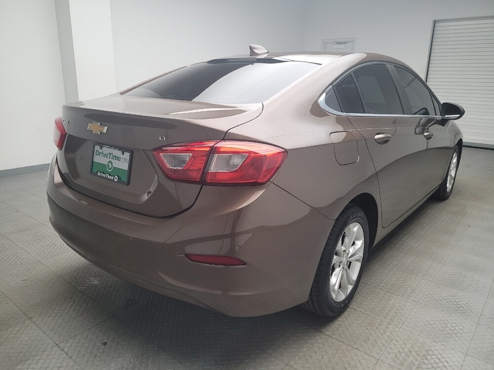 2019 Chevrolet Cruze in Grand Rapids, MI 49508 - 18083794 9